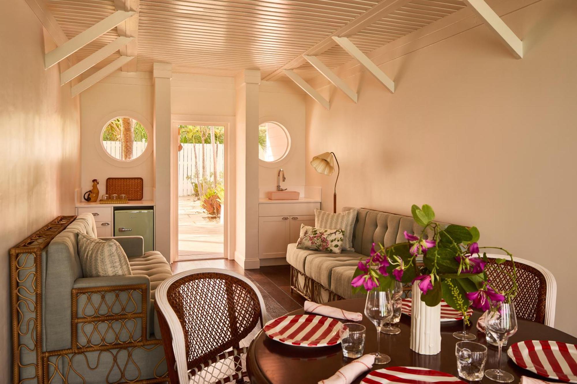 Coral Sands Inn & Cottages Dunmore Town Eksteriør billede